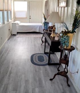 Canyon Lake House | Classic Charm Close To Lake