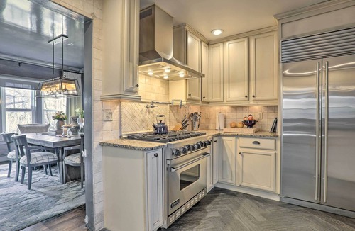 Teaneck House | Classic Teaneck Colonial Home with A Modern Touch