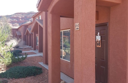 Kanab House | Clean and comfortable end unit, larger than the others
