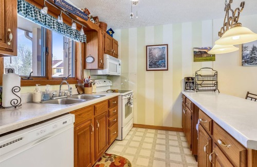 Davis House | Clean, convenient and comfortable and all in the same place!