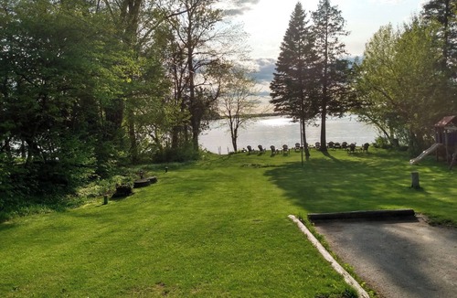 Sturgeon Bay Cottage | Clean Cozy Cottage On Waterfront Property Privacy Yet Close To Town