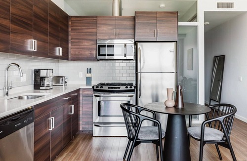Civic Center Apartment | Clean Hayes Valley 1BR w/Gym, Rooftop, Pool & Sports