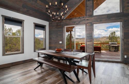 Orderville House | Cliff's Edge. New Build, Breathtaking Views, Luxury Stay Near Zion