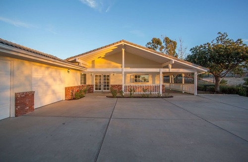 Temecula House | Close to all wineries, paved roads, pool, spa, views! Easy to get around!