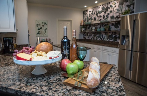 Mount Juliet House | Close to BROADWAY BNA-Gorgeous Home - Idyllic Countryside, Heated Pool & Hot Tub
