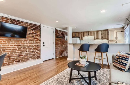 Congress Park Apartment | Cloud by Modern Midstay/1Block to City Park #C14