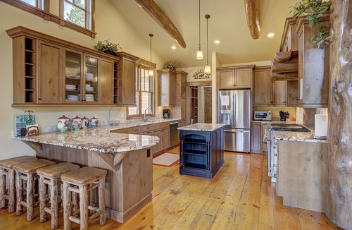 Breckenridge House | Cloud Peak Vista is a five-star home built into the hillside in the Peak Seve