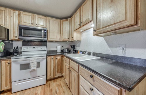 Cloudcroft Cabin | Cloudcroft Cabin Vacation Rental: 3 Mi to Skiing!