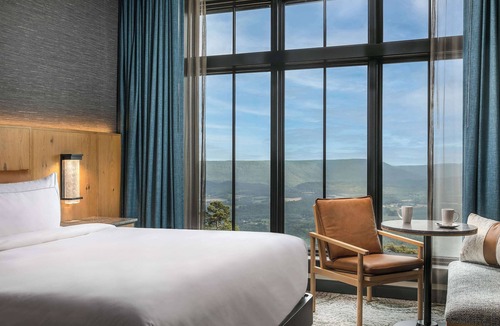 Rising Fawn Resort | Cloudland at McLemore Resort Lookout Mountain, Curio by Hilton