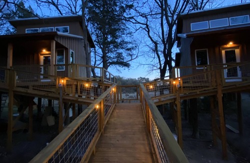 Lacy-Lakeview Cabin | Coach’s Quarters - The Clubhouse - Spend night in the trees!