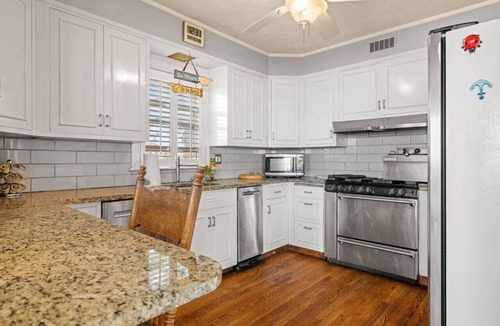 Swampscott Condo | Coastal Charm: Lobster Châto