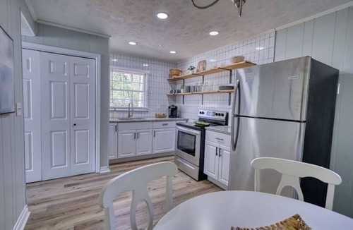 Covington House | Coastal Cottage 1/2 mile from Covington Square