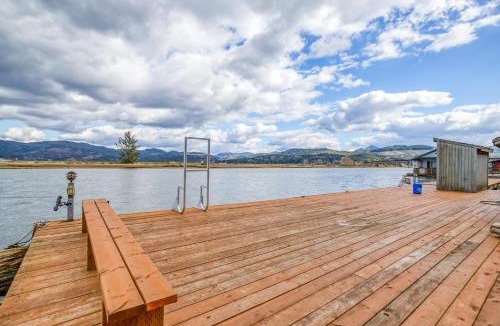 Nehalem House | Coastal River Haven - Meredith Lodging