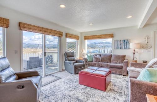 Nehalem House | Coastal River Haven - Meredith Lodging