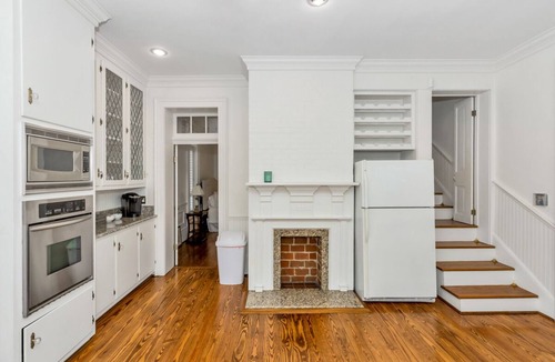 New Market House | Cochran-Jackson House: Step back in time and still enjoy the modern amenities!