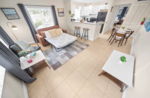 Lighthouse Point Apartment | Coco Palms Apartments By Lowkl