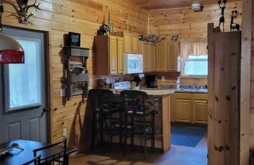 Montier Cabin | Collier Cabin in Pine Hollow ~ Eminence, MOnn