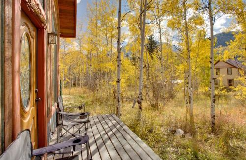 Marble House | Colorful Cabin with Teepee, Fire Pits and Mtn Views!