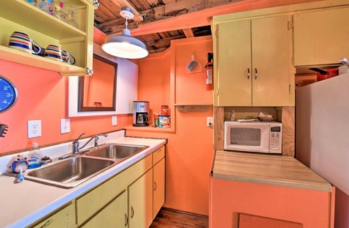 Surfside Beach House | Colorful Cottage - 1 Mi to Surfside Beach Access!