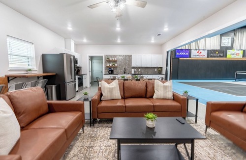 Chandler House | Come stay-n-play at our large 6300sf 5 bedroom/5.5 bath pickleball paradise!