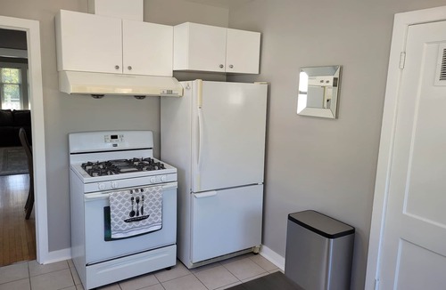 Phinney Ridge House | Comfortable 2-bedroom, 2 decks, walking neighborhood, & minutes to downtown.