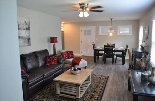 Cleveland House | Comfortable 3BR/2Bath in Historic Downtown Cleveland TN