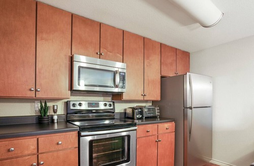North Loop Apartment | Comfortable Accommodations for 8 in North Austin
