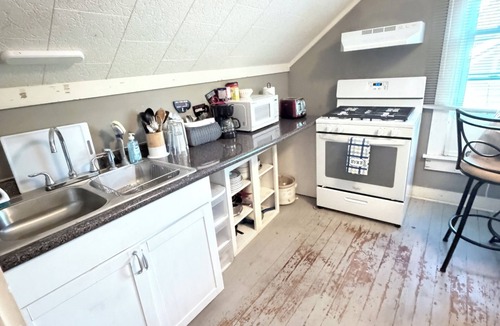 Warren Condo | Comfortable, basic, two-bedroom, fully furnished unit in peaceful Warren.