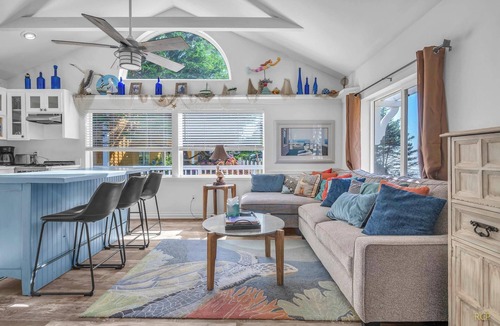 Depoe Bay House | Comfortable, Cozy, Honeymoon Cottage, Ocean Views, Whale Watching in Depoe Bay
