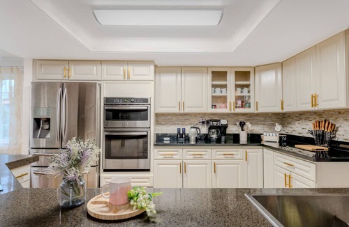 Shoreline House | Comfortable & Spacious 4BR Upper Unit