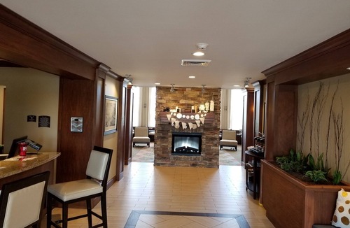 Rossford Apartment | Comfortable Studio Suite in Rossford | Shared Indoor Pool + FREE Breakfast!