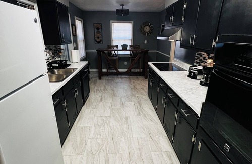 Whitehaven House | Comfy 3-bedroom house, 5 mins from Airport and 7 mins from Graceland