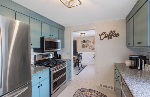 Eastside House | Comfy and cozy 4-bedroom minutes to SU, Hospitals, and downtown Syracuse