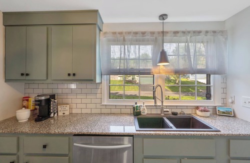 Eastside House | Comfy and cozy 4-bedroom minutes to SU, Hospitals, and downtown Syracuse