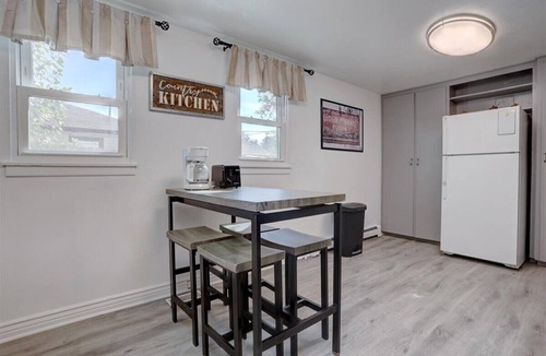 Arvada House | Comfy bungalow and fast Wi-Fi!