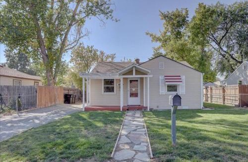 Arvada House | Comfy bungalow and fast Wi-Fi!