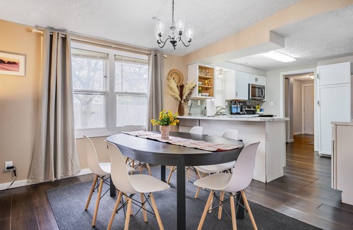 Bowling Green House | Comfy, Convenient, and Charm 3BR Retreat near BGSU
