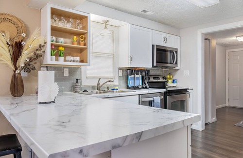 Bowling Green House | Comfy, Convenient, and Charm 3BR Retreat near BGSU