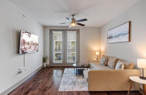 Woodbridge Apartment | Comfy Retreat Balcony Views Amenities