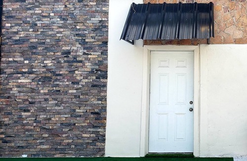 Western Division Apartment | Complete complex perfect for family and friends