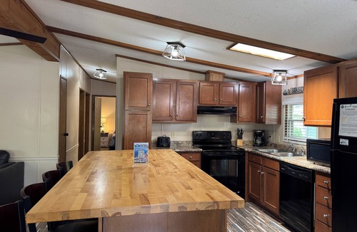 Put-in-Bay House | Completely Remodeled - Very Clean Island Club House-3 BR 2 BA by the Pool IC6
