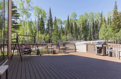 Brian Head Apartment | Condo 106, Wifi, Community Pool, Jacuzzi, Lounge,