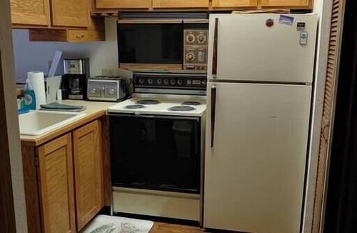 Brian Head Apartment | Condo 112, Wifi, Community Pool, Jacuzzi, Lounge,