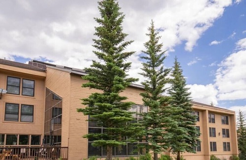 Brian Head Apartment | Condo 140, Wifi, Community Pool, Jacuzzi, Lounge,