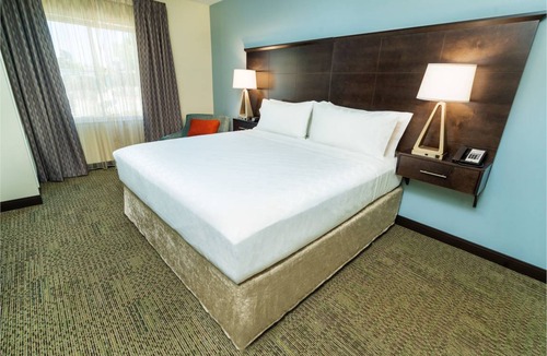 Newark Condo | Condo ∙ 2 bedrooms ∙ 5 guests