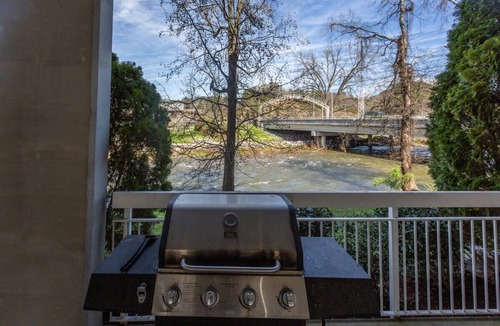Pigeon Forge Condo | Condo On Little Pigeon River In DwTn Pigeon Forge