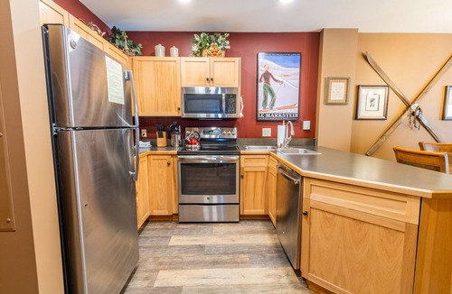 River Run Condo | Condo Overlooking Dercum Square, 2 Min Walk to Lifts, Shops & Dining!