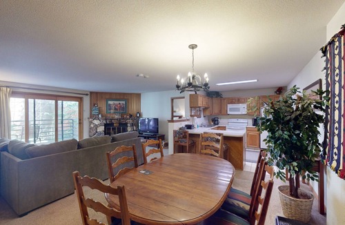 Mountain House Condo | Conveniently Located Condo with Shared Pool, Hot Tub - Walk to Slopes