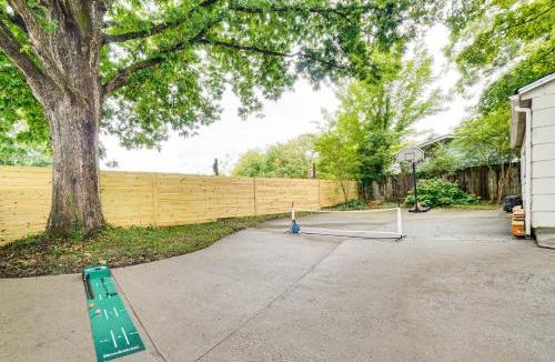 Knoxville House | Cookout Ready Walkable Home in Bearden Village
