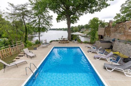 Arnold House | Cool Spring Suite
